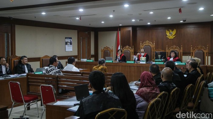 Eks Komisaris Utama Pertamina Basuki Tjahaja Purnama saat memberikan keterangan sebagai saksi di Pengadilan Tindak Pidana Korupsi Jakarta, Senin (2/3/2026). 