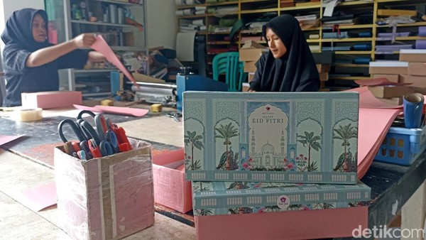 Pesanan Box Hampres di Blitar Melonjak Jelang Lebaran