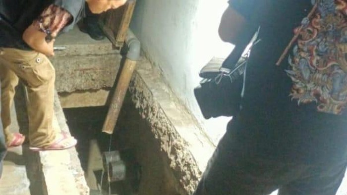 Polisi olah TKP penemuan janin di apartemen Malang