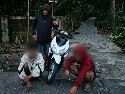 Polsek Mataram tangkap dua pencuri motor yang beraksi di sejumlah tempat di Kota Mataram, NTB, Minggu (2/3/2026). (Dok Polsek Mataram).