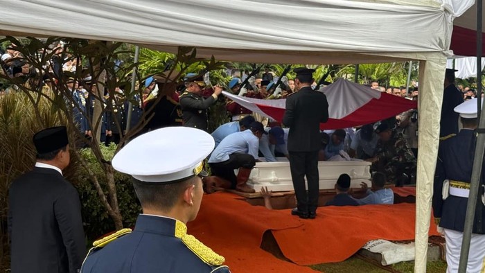 Prabowo Subianto Pimpin Upacara Pemakaman Wapres ke-6 Try Sutrisno di TMP Kalibata: Peristiwa Momen yang Penuh Respek dan Dukungan