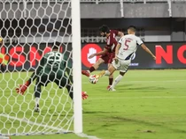 Ketat! PSM Makassar Vs Persita Tangerang 2-2 di Babak Pertama