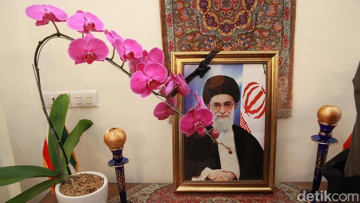 1. **Iran Kukuhkan Alireza Arafi sebagai Pemimpin Sementara Setelah Khamenei Meninggal**