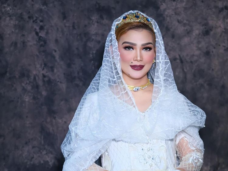 Penampilan Glamor Istri Gubernur Kaltim Sarifah saat Berkerudung yang Disorot