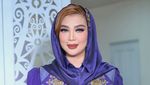 Penampilan Glamor Istri Gubernur Kaltim Sarifah saat Berkerudung yang Disorot