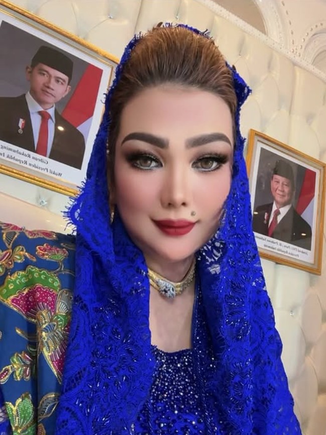 Gaya Glamor Berkerudung Istri Gubernur Kaltim Sarifah Suraidah, Viral Disorot