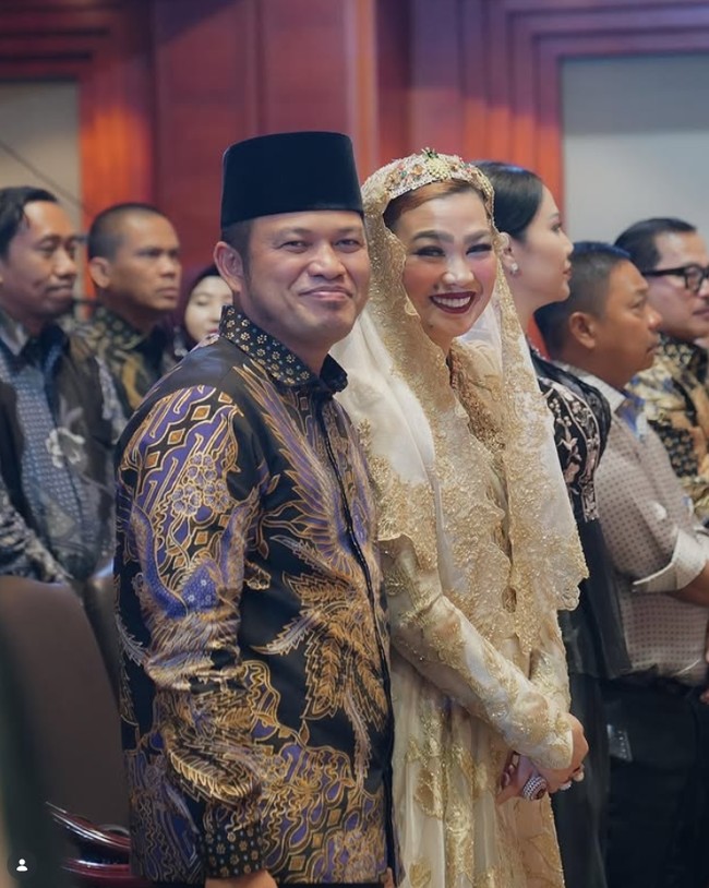 Sarifah Suraidah Abidien Harum merupakan istri dari Gubernur Kalimantan Timur periode 2025–2030, Rudy Masud. Gaya Sarifah dinilai berbeda dari pendamping kepala daerah pada umumnya.  Foto: Dok. Instagram @syarifahsuraidah