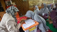 Kegiatan yang digelar Saung Belajar Lansia tersebut menjadi ruang bagi para peserta untuk mengisi Ramadan dengan belajar mengaji dan memperdalam wawasan keislaman. Foto: ANTARA FOTO/Dedi Suwidiantoro