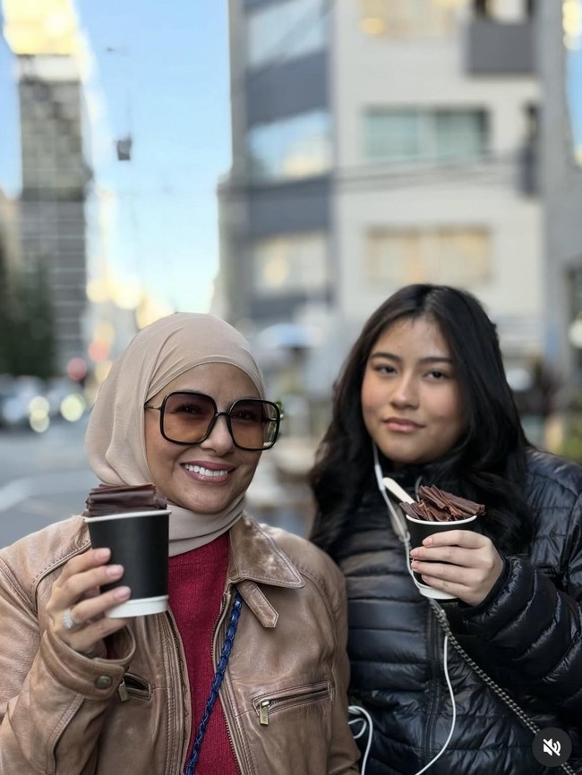 Serunya Meisya Siregar Kulineran Bareng Keluarga di Arab hingga Jepang