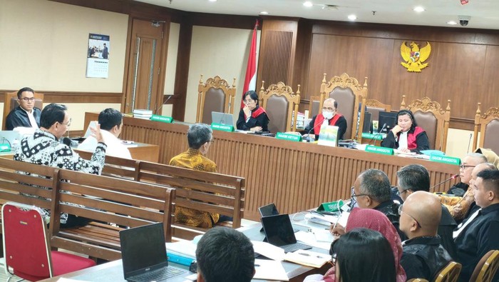 Terdakwa Kasus LNG Debat soal Keuntungan dengan Ahok di Ruang Sidang