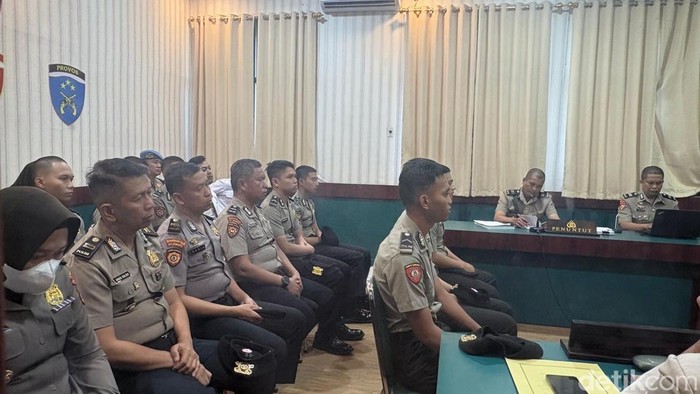 Sidang Komisi Kode Etik Polri (KKEP) kasus kematian Bripda Dirja Pratama di Mapolda Sulsel. Elmayanti/detiksulsel