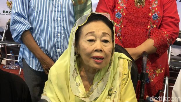 Istri Presiden ke-4 RI Abdurrahman Wahid, Sinta Nuriyah, saat tausiyah di tengah sahur di Gereja Kristus Raja Baciro, Jogja, Senin (2/3/2026).