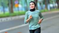 Soraya Larasati mengaku biasanya olahraga lari sehabis sahur dan di malam hari. (Foto: dok Instagram sorayalarasat1)