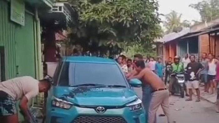Tangkapan layar penangkapan 4 pelaku pencurian anjing di Kecamatan Batu Aji, Batam, Kepri. (dok. Istimewa)