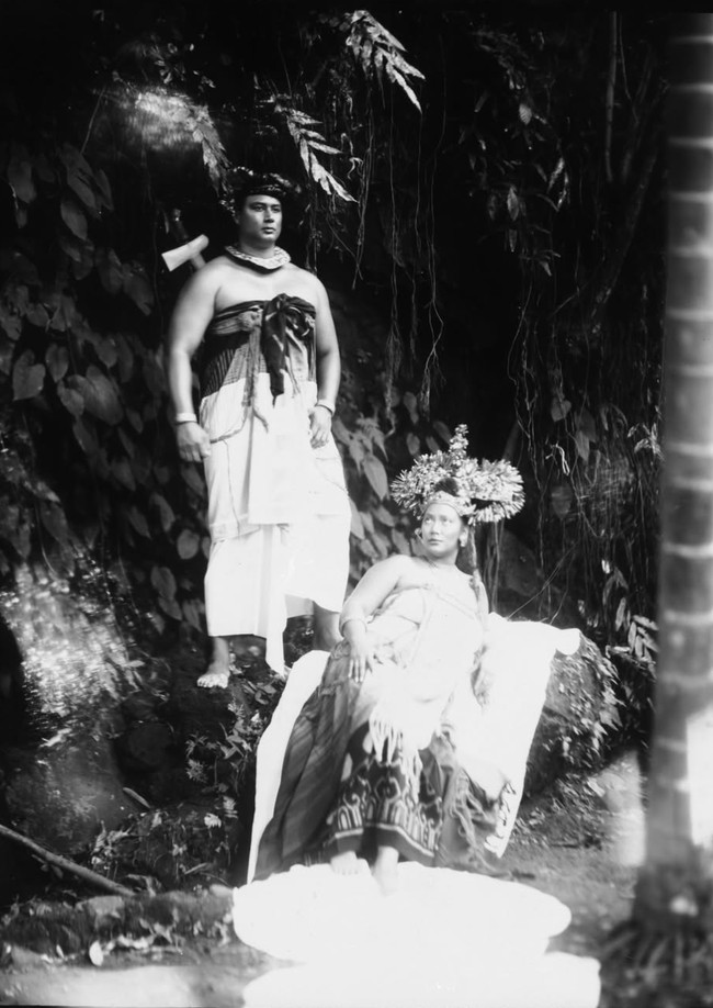 Di keterangan unggahan, Tara memberi judul foto-foto pemotretannya itu dengan Semara Ratih. Semara Ratih sendiri merujuk pada dewa-dewi dalam mitologi Hindu Bali, yang disimbolkan sebagai manifestasi cinta kasih, kesetiaan, dan keharmonisan. Foto: Instagram/@tarabasro