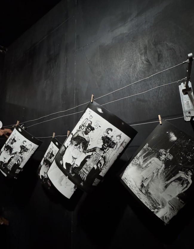 Gunakan kamera kuno, foto-foto hasil pemotretan Tara dan suami juga melewati sejumlah proses, salah satunya seperti dalam foto satu ini. Foto: Instagram/@tarabasro