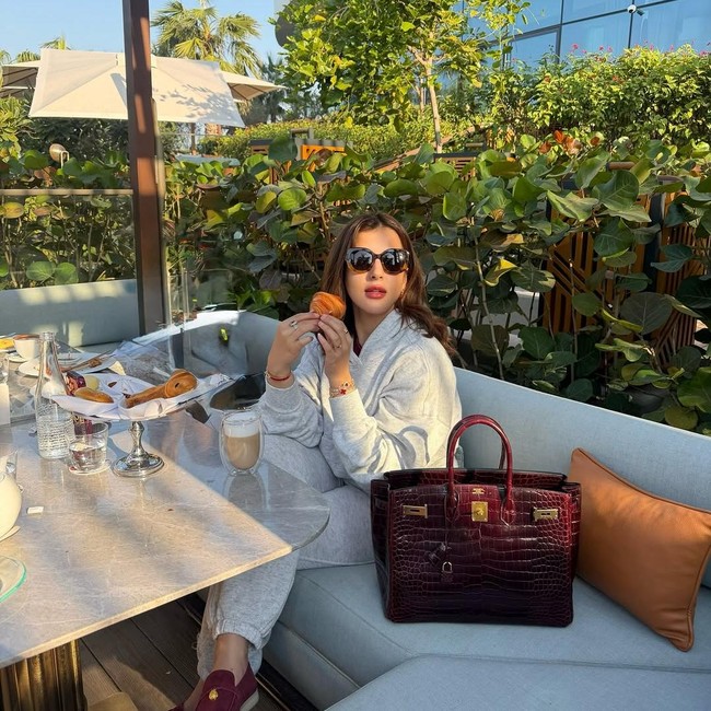 Mewah! Tasya Farasya Makan Croissant di Dubai hingga Ngopi di Mekkah