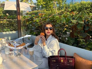 Mewah! Tasya Farasya Makan Croissant di Dubai hingga Ngopi di Mekkah