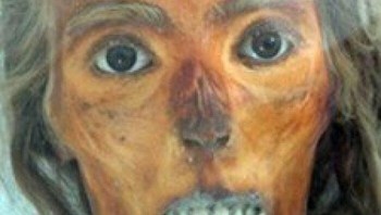 Girolamo Segato adalah seorang ilmuwan kedokteran eksentrik di masa awal. Terinspirasi oleh teknik pengawetan peradaban kuno, ia menciptakan cara baru yang aneh untuk mengawetkan jenazah manusia. Ia menyuntikkan campuran bahan kimia yang tidak diketahui ke dalam tubuh langsung setelah kematian untuk menciptakan transformasi yang mengerikan ini. Foto: Boredpanda