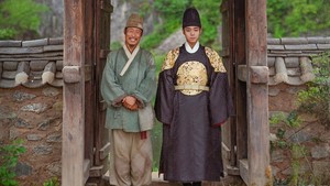KOFIC (Korean Film Council) dan KOBIS (Korean Box Office Information) mengumumkan, The Kings Warden berhasil meraup 142,523 miliar won atau setara USD 94,2 juta sepanjang penayangannya. (Foto: dok. Showbox)