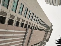 Pembersih Kaca Apartemen Surabaya Tewas Usai Tersangkut Dihantam Badai