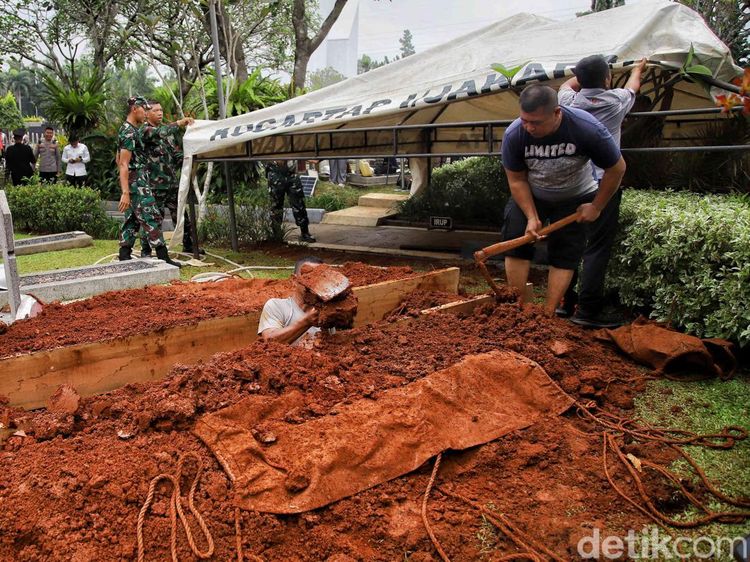 TMP Kalibata Bersiap Sambut Pemakaman Wapres ke-6 RI Try Sutrisno