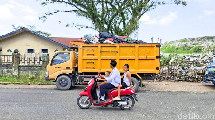 Truk pengangkut sampah di Kota Tarakan