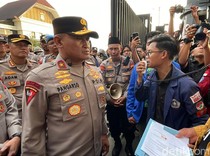 Wakapolda Kalsel Temui Massa, Siap Audiensi Bila Perlu