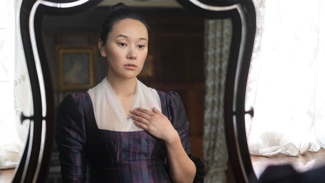 Folikulitis yang dialami Yerin Ha adalah kondisi kulit yang umum terjadi akibat infeksi atau peradangan pada folikel rambut, yang menimbulkan bentol-bentol gatal atau tidak nyaman di permukaan kulit. Foto: Dok. Instagram Netflix