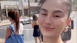 Tunjukkan Kondisi Aman, Agnez Mo Bukber Bareng KJRI hingga Jalan Kaki di Dubai