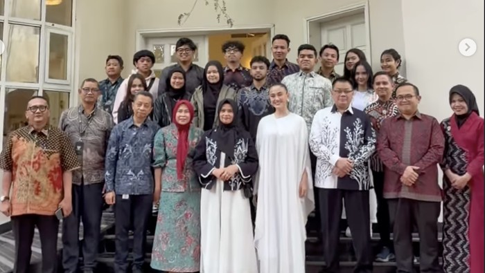 Agnez Mo masih di Dubai.