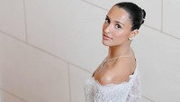 Alexandra merupakan seorang influencer yang punya 3,8 juta pengikut di Instagram. Ia pendiri Corazones Unidos Fund dan kurator di Alexandra Malen Art. (Foto: dok Instagram alexandramalenaleclerc / photo germanlarkin, gregfinck, side.quest)