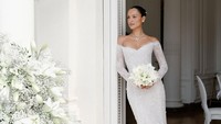 Alexandra tampak cantik memukau dengan gaun putih. (Foto: dok Instagram alexandramalenaleclerc / photo germanlarkin, gregfinck, side.quest)