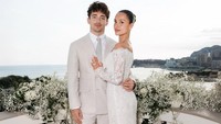 Pernikahan Charles Leclerc dengan Alexandra berlangsung di Monaco. (Foto: dok Instagram alexandramalenaleclerc / photo germanlarkin, gregfinck, side.quest)