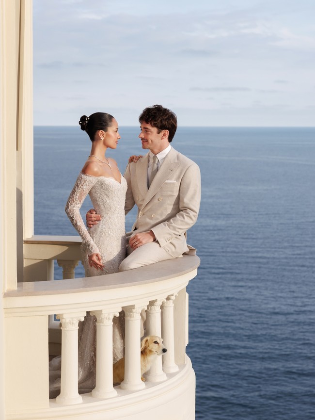 Alexandra pertama kali dikaitkan dengan Charles Leclerc pada 2023 ketika keduanya tertangkap menonton pertandingan Wimbledon di London. Sejak saat itu, ia sering terlihat mendukung Leclerc dalam berbagai pertandingan F1. Foto: Instagram @charles_leclerc