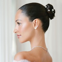 Sosok istri Leclerc sendiri disebut berusia 23 tahun dan lulusan kampus elite, École du Louvre di Paris jurusan sejarah seni.  Foto: Instagram @charles_leclerc