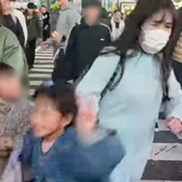 Viral Wanita Tabrak Anak Kecil di Shibuya Crossing, Netizen Ungkap Sosoknya