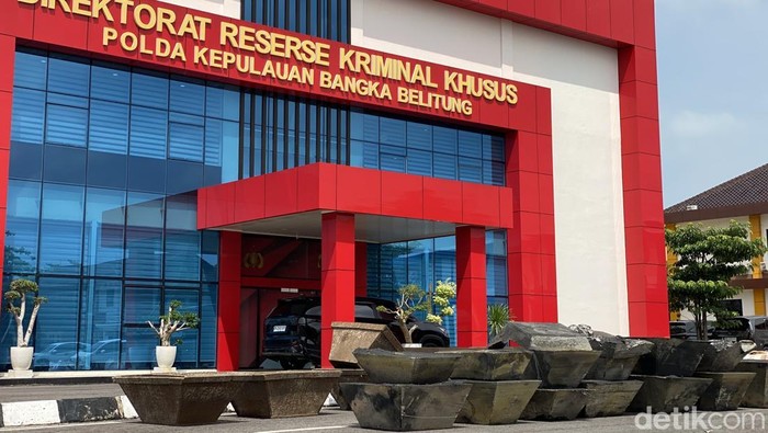 Barang bukti hasil penggerebekan di Polda Bangka Belitung.