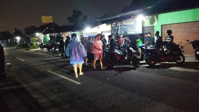 Suasana di lokasi keributan yang melibatkan dua rombongan di Jalan Imogiri Barat, Sewon, Bantul.