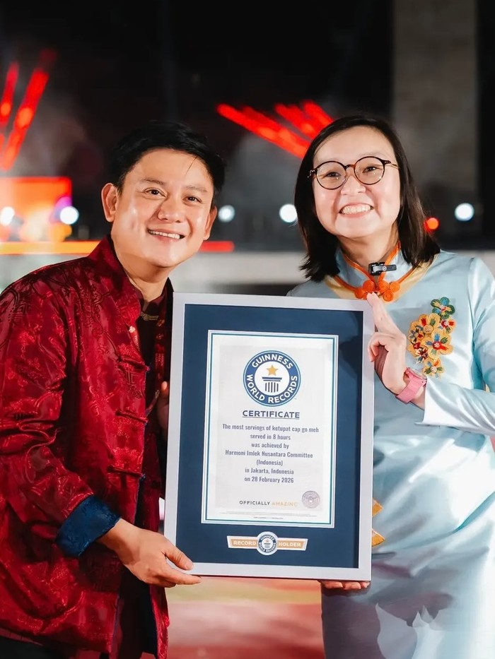 Bobon Santoso Pecahkan Rekor Dunia Buat Lontong Cap Go Meh 5 Ribu Porsi