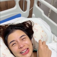 Meski tanpa pulasan makeup, ibu 2 orang anak itu tetap terlihat cantik dengan kulit wajah yang sehat tanpa kerutan dan flek. Foto: Instagram/@chelseaoliviaa