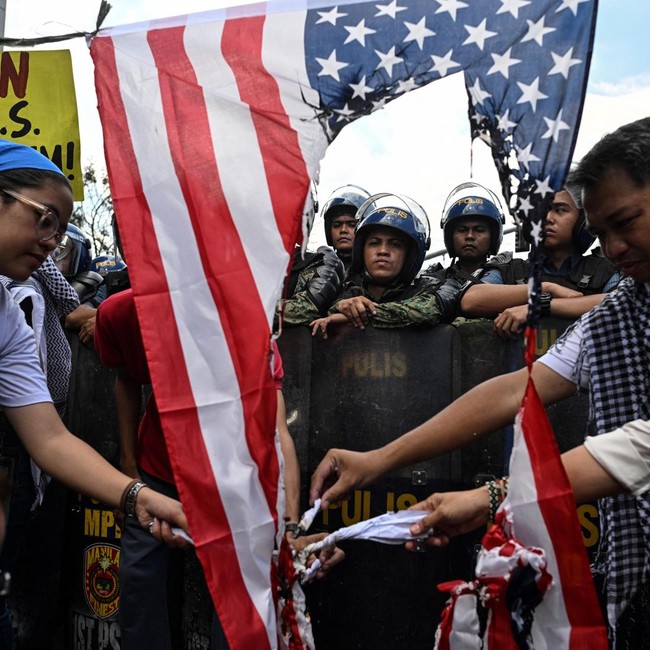 Unjuk Rasa di Manila Tolak Serangan AS-Israel terhadap Iran