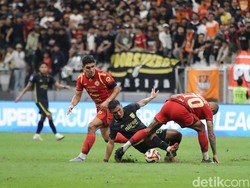 Pertandingan lanjutan Super League 2025/2026 antara Persija Jakarta dan Borneo FC berlangsung dramatis, duel seru itu berakhir imbang 2-2 setelah kedua tim saling balas gol sepanjang laga. Foto: Rifkianto Nugroho/detikfoto