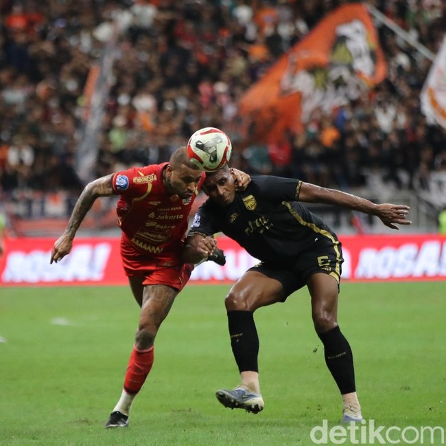 Dramatis ! Persija Ditahan Imbang Borneo