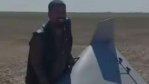 Video Warga Irak Heboh Saat Temukan Drone Kamikaze AS Jatuh