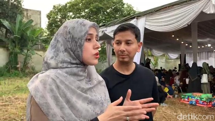 Fairuz A Rafiq dan Sonny Septian ditemui di kawasan Tapos, Depok, Jawa Barat.