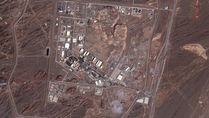 A satellite image shows a closer view of the Natanz Nuclear Facility with new building damage, amid the U.S.-Israeli conflict with Iran, near Natanz, Iran, March 2, 2026. Vantor/Handout via REUTERS    THIS IMAGE HAS BEEN SUPPLIED BY A THIRD PARTY. MANDATORY CREDIT. NO RESALES. NO ARCHIVES. MUST NOT OBSCURE LOGO.     TPX IMAGES OF THE DAY