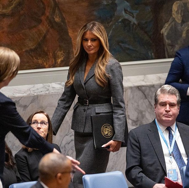 Foto: Gaya Melania Trump Pimpin Rapat Dewan Keamanan PBB saat AS Serang Iran