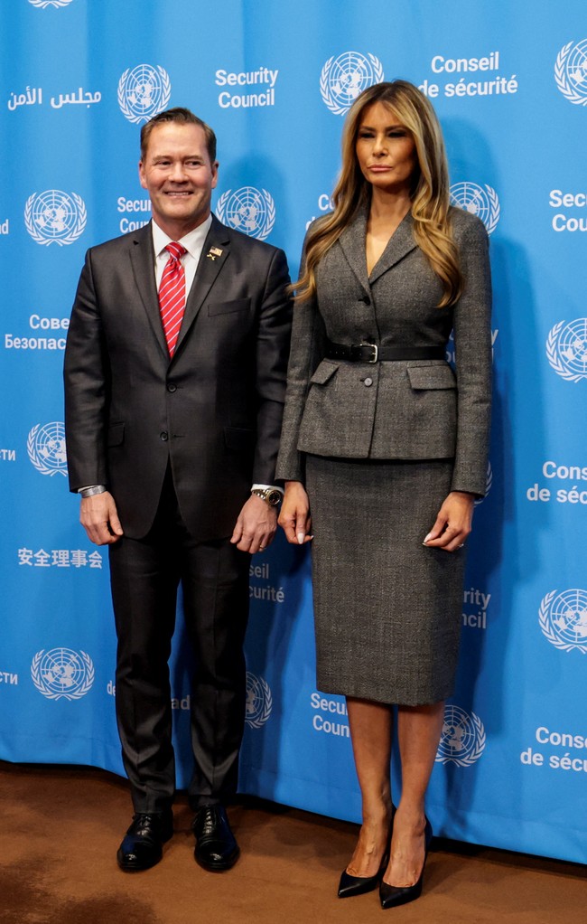 Duta besar Iran untuk PBB, Amir Saeid Iravani, mengatakan bahwa sangat memalukan dan munafik bagi AS untuk mengadakan pertemuan tentang melindungi anak-anak selama perang, sementara mereka melancarkan serangan ke kota-kota Iran yang padat penduduk. Bagi Amerika Serikat, melindungi anak-anak dan menjaga perdamaian dan keamanan internasional jelas berarti sesuatu yang sangat berbeda dari apa yang tercantum dalam Piagam PBB, kata Iravani kepada wartawan, seperti dikutip dari detiknews. (Foto: REUTERS/Jeenah Moon)