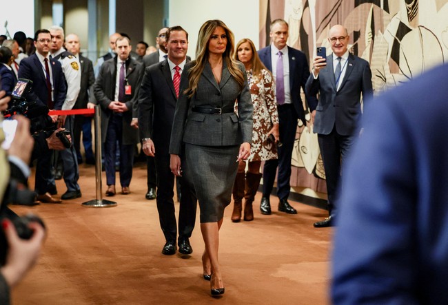 Rapat Dewan Keamanan Perserikatan Bangsa-bangsa (PBB) untuk pertama kalinya dipimpin oleh seorang ibu negara. Melania Trump, istri Presiden Amerika Serikat (AS) yang mendapat kehormatan tersebut. (Foto: REUTERS/Jeenah Moon)